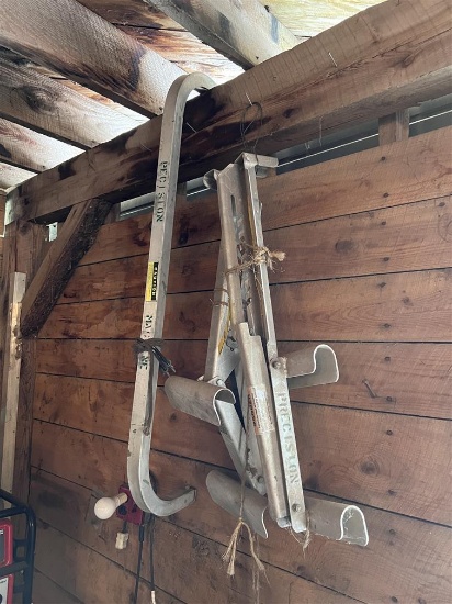LOT: 2-STINSON LADDER BRACKETS & LADDER STABILIZER