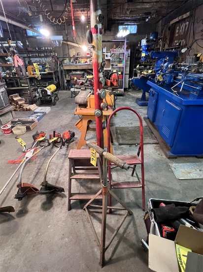 LOT: 15" TRIPOD ROLLER STAND & 2-STEP LADDERS