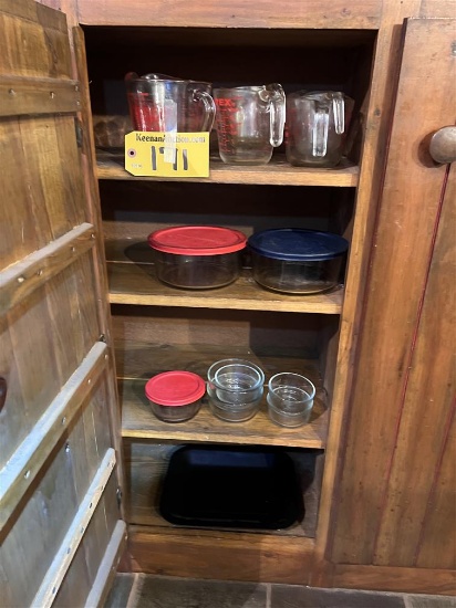 LOT OF ASSORTED PYREX BOWLS & MEASURING CUPS