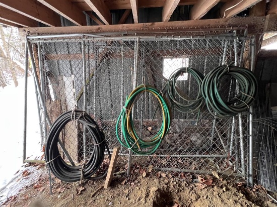 DOG KENNEL: (4) 9'5" X 6' PANELS & (2) 55" X 6' GATES W/ 4-ASSORTED HOSES