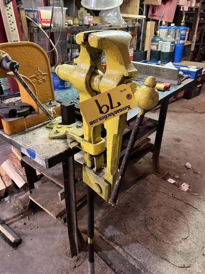 LEG VISE