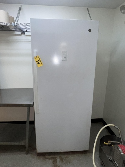 2021 GE MODEL FUF21DLRDWW SINGLE DOOR UPRIGHT FREEZER, 21 CU. FT., 33"W X 32"D X 76.5"H