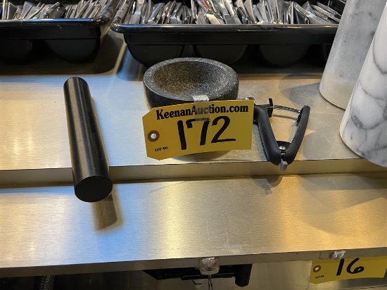 LOT: MUDDLER, PESTLE & OLIVE PITTER