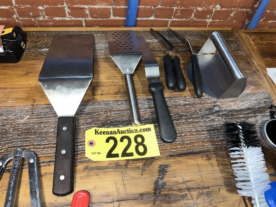 BID PRICE X 7 - (7) ASSORTED SPATULAS