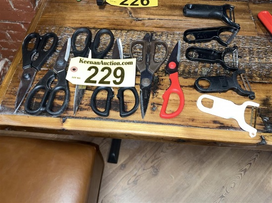 LOT OF ASSORTED SCISSORS