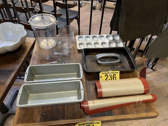 LOT OF ASSORTED BAKEWARE: