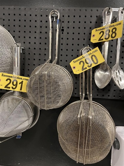 BID PRICE X 4 - (4) ASSORTED FRYER BASKETS