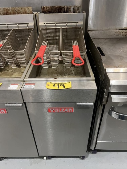 VULCAN MODEL LG400-1 120,000 BTU DEEP FAT FRYER W/ 2-FRYER BASKETS