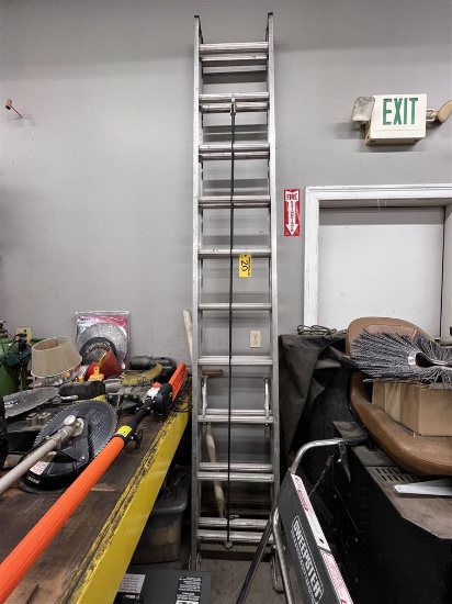 WERNER DUTY MASTER D1520-2 20' ALUMINUM EXTENSION LADDER