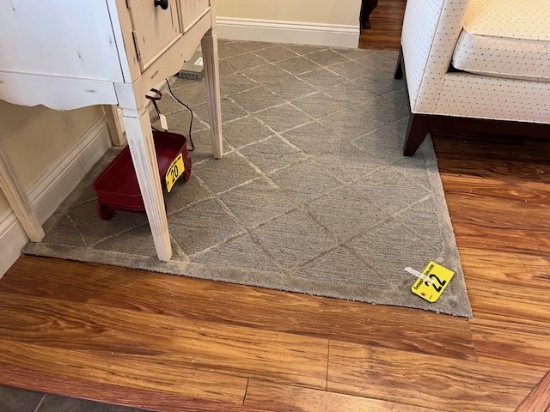 4' X 6' TRELLIS RUG, RETAIL $259