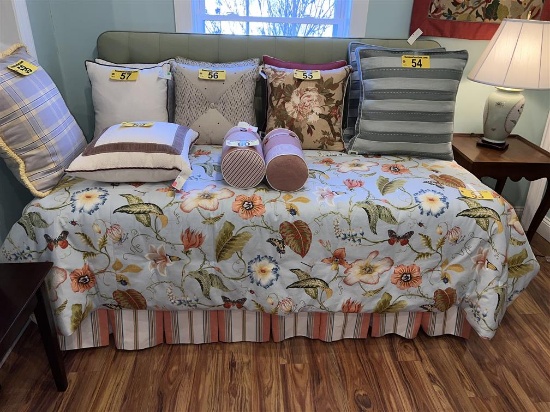 DAY BED W/ SKIRT, COMFORTER