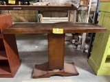 PEDESTAL TABLE, 52