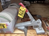 LOT: CRAIN CARPET STRETCHER, KNEE KICKER, KNEE PADS