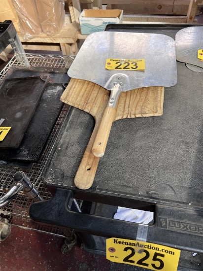LOT: 14" S/S PIZZA PEELS & 12" WOOD PIZZA PEEL