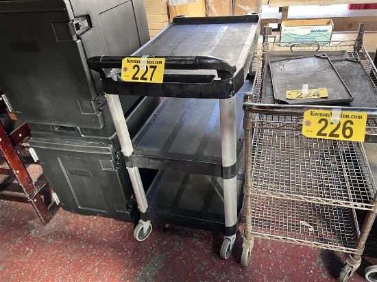 RUBBERMAID 3-SHELF BUS CART