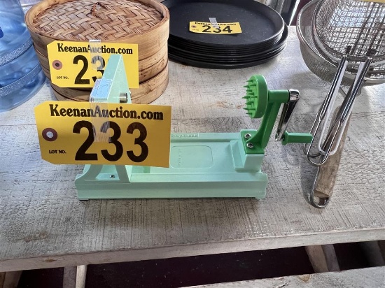 VEGETABLE PEELER