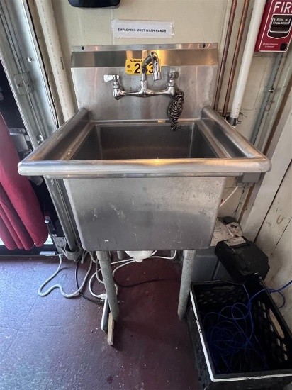 S/S 22" X 22" SINGLE COMPARTMENT SINK