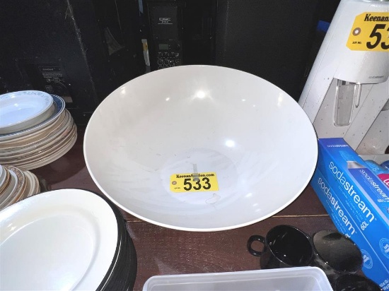 22" PLASTIC SERVING BOWL