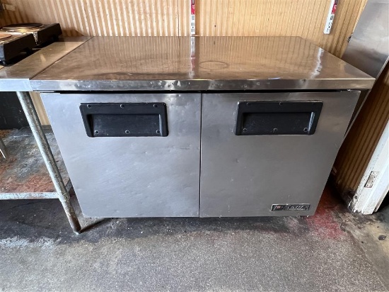 TRUE MODEL TUC-48 2-DOOR UNDER COUNTER REFRIGERATOR, ON CASTERS