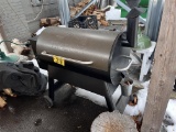 TRAGER WOOD PELLET SMOKER W/ COVER