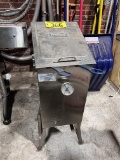 BAYOU CLASSIC S/S LP GAS DEEP FAT FRYER W/ 2-FRYER BASKETS