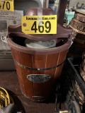 OLD FASHIONED ICE CREAM MAKER
