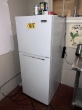 MAGIC CHEF REFRIGERATOR/FREEZER