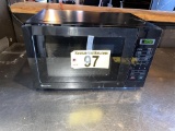 MAGIC CHEF 1050W MICROWAVE