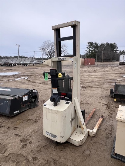 CROWN 20MT WALK-BEHIND LIFT, 2,000LB, TRUCK TYPE: E, S/N: 1A231396