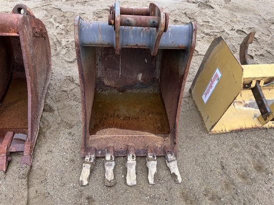 VOLVO BACKHOE 2' WIDE DIGGING BUCKET