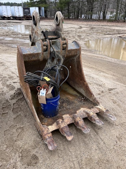 2008 VOLVO 36" DIGGING BUCKET W/ WIMMER INTERNATIONAL COUPLER & HYDRAULIC CONTROL