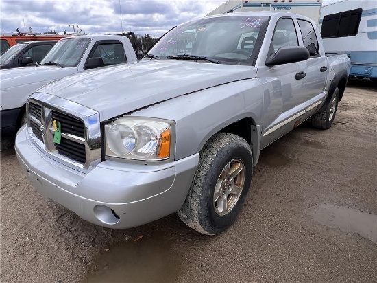 2005 DODGE DAKOTA SLT CREW CAB, 4X4, V8 MAGNUM, 202,190 MILES