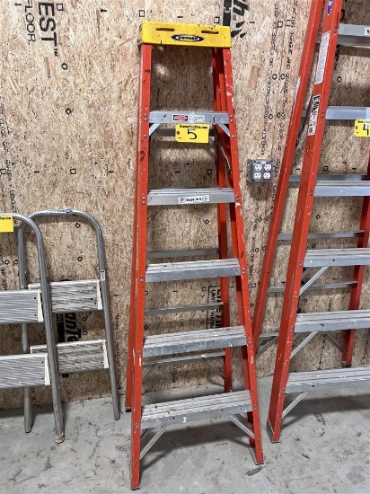 WERNER 6' FIBERGLASS STEP LADDER