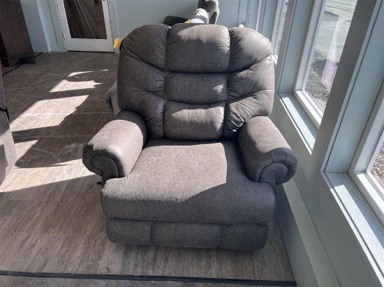 ASHLEY FURNITURE CAMERA TIME OVERSIZED MANUAL RECLINER, RETAIL $549