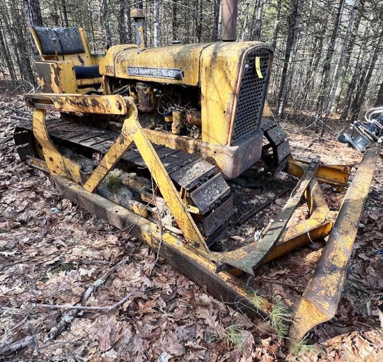 JOHN DEERE MODEL 1010 CRAWLER DOZER, GAS, 13.5" PADS, 87" BLADE