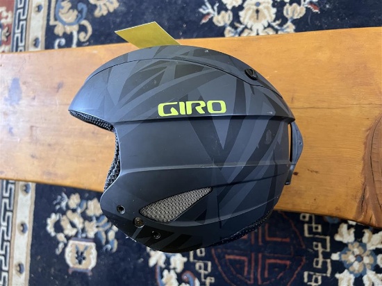 GIRO SIZE M HELMET