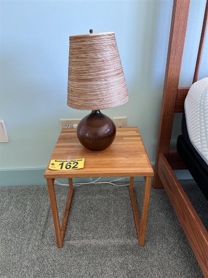 HARDWOOD END TABLE W/ TABLE LAMP