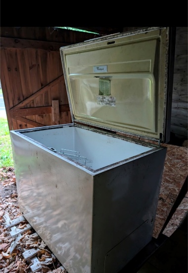 WHIRLPOOL CHEST FREEZER
