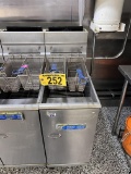 PITCO MODEL 40D NAT GAS DEEP FAT FRYER, 40LB., 115,000 BTU, W/ 2-FRY BASKETS