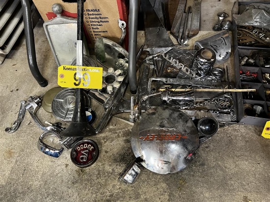 ASSORTED ANTIQUE AUTOMOTIVE PARTS, BADGES