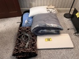 LOT OF ASSORTED LINENS, HEATING PADS, ELECTRIC BLANKET