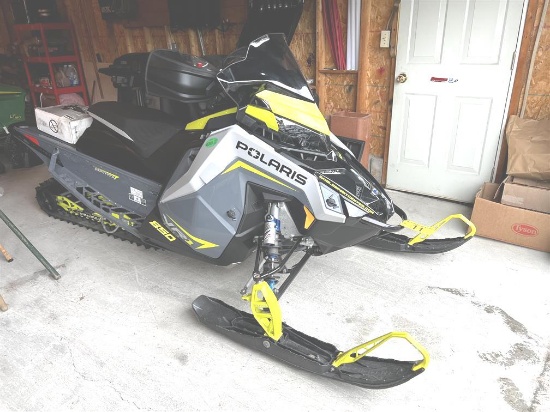 2022 POLARIS INDY VR1 850, S/N: SN1TDV8RNC817925, W/ COVER