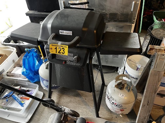 AMERICAN GOURMET PORTABLE LP GAS GRILL W/ 2-TANKS