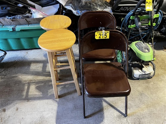 LOT: 2-FOLDING CHAIRS & 2-KITCHEN COUNTER BAR STOOLS