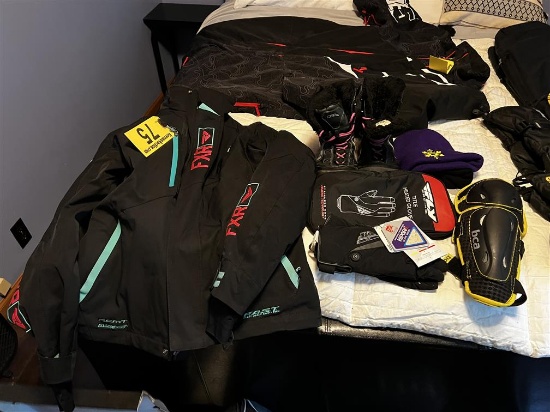LOT OF ASSORTED LADIES SNOW APPAREL: