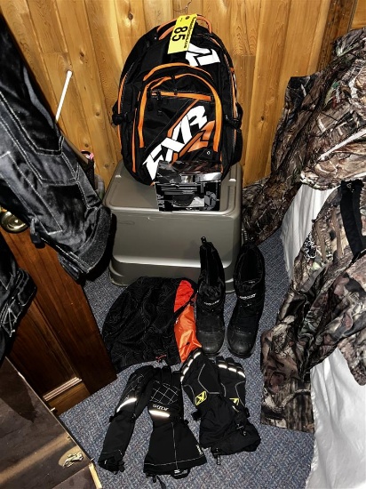 LOT OF ASSORTED SNOW APPAREL: