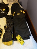 LOT OF ASSORTED MEN'S SNOW APPAREL: