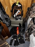 LOT OF ASSORTED SNOW APPAREL: