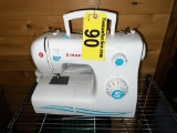 SINGER SIMPLE SEWING MACHINE
