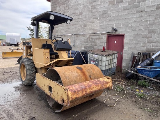 2001 CATERPILLAR CS-323C VIBRATORY COMPACTOR